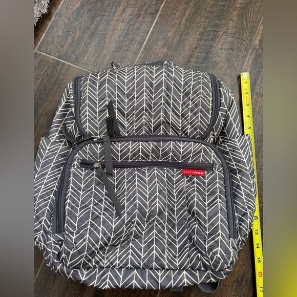 Skip Hop Forma Backpack Diaper Bag – Grey Feather Print Quilted Nylon - Picture 11 of 11